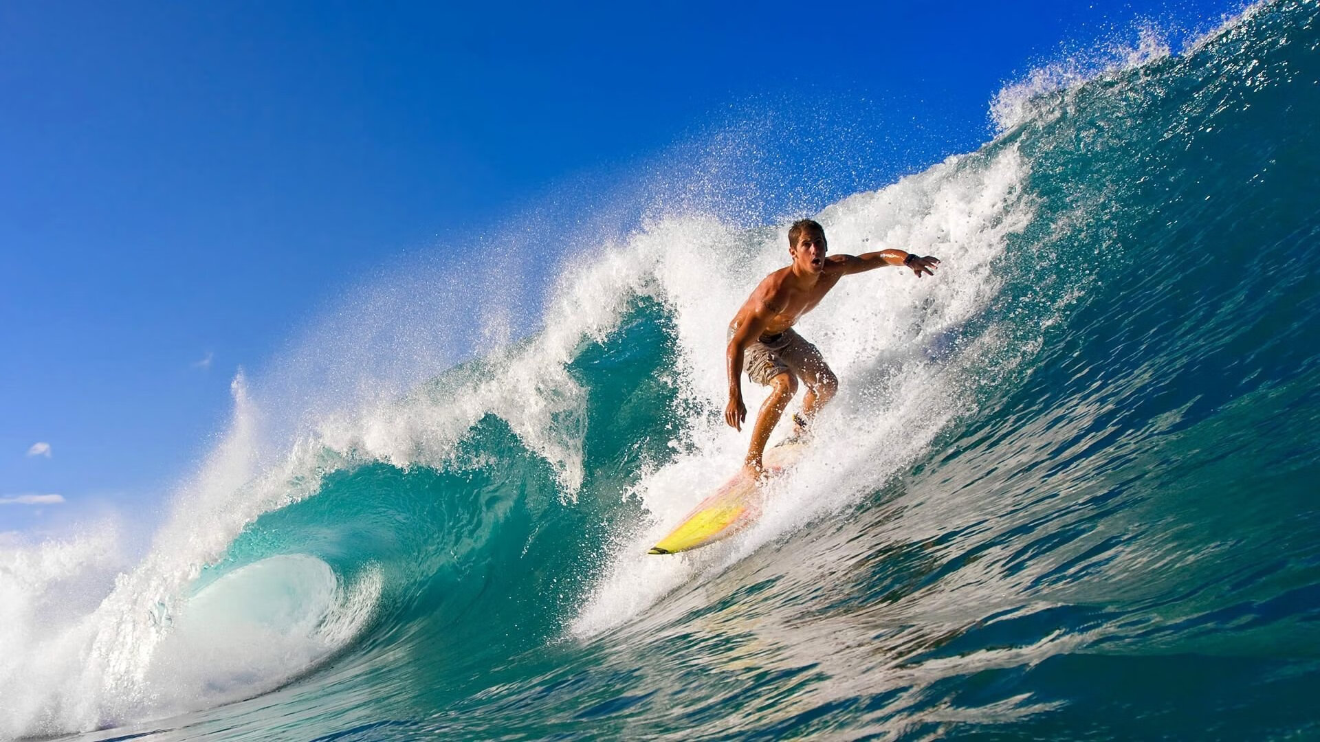 冰球联赛激战正酣，新秀崛起与老将传奇交织的赛季高潮_爱游戏体育