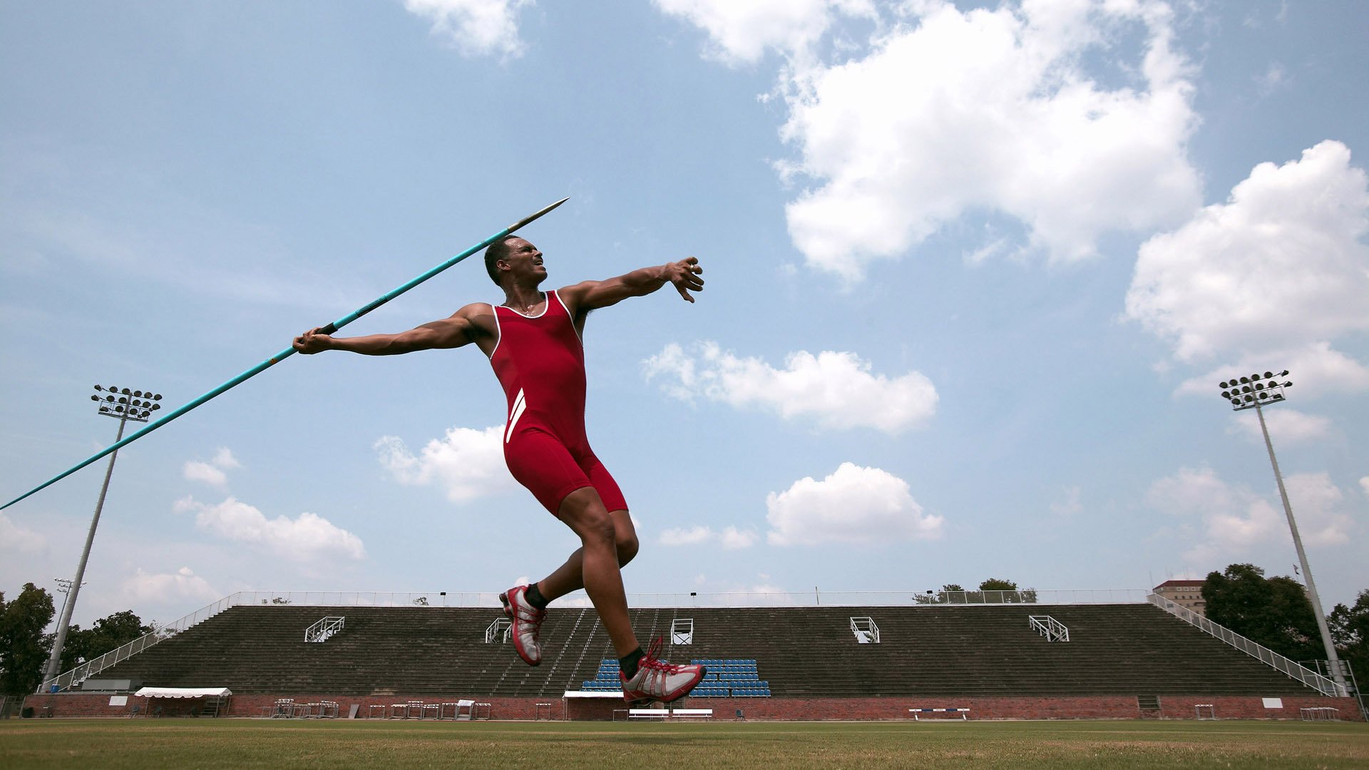 短跑新星闪耀全国锦标赛，破纪录表现引关注